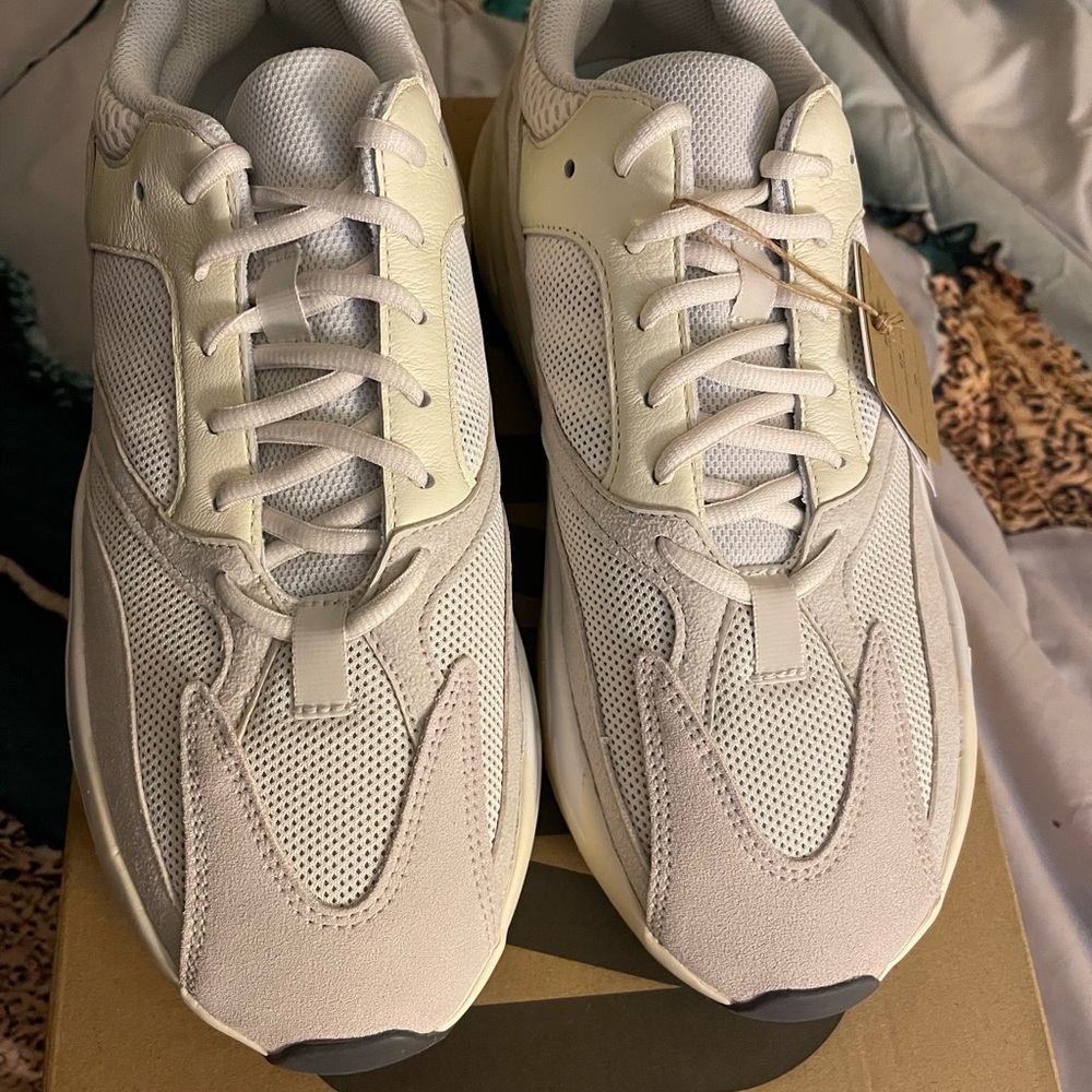 Yeezy Boost 700 Analog 2023 pair